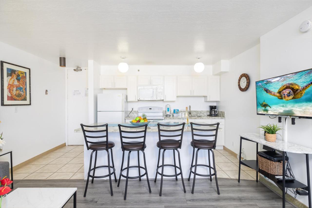 Waikiki Escapade Mountain Views Condo, Steps To Beach With Parking Perk Honolulu Ngoại thất bức ảnh